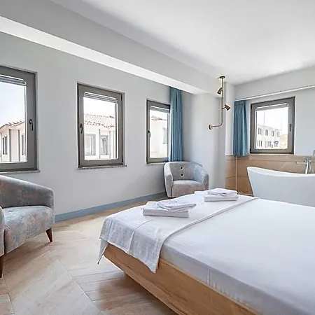 La Luz Hotel Tenedos
